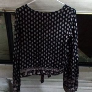 Hollister long sleeve bottom up blouse